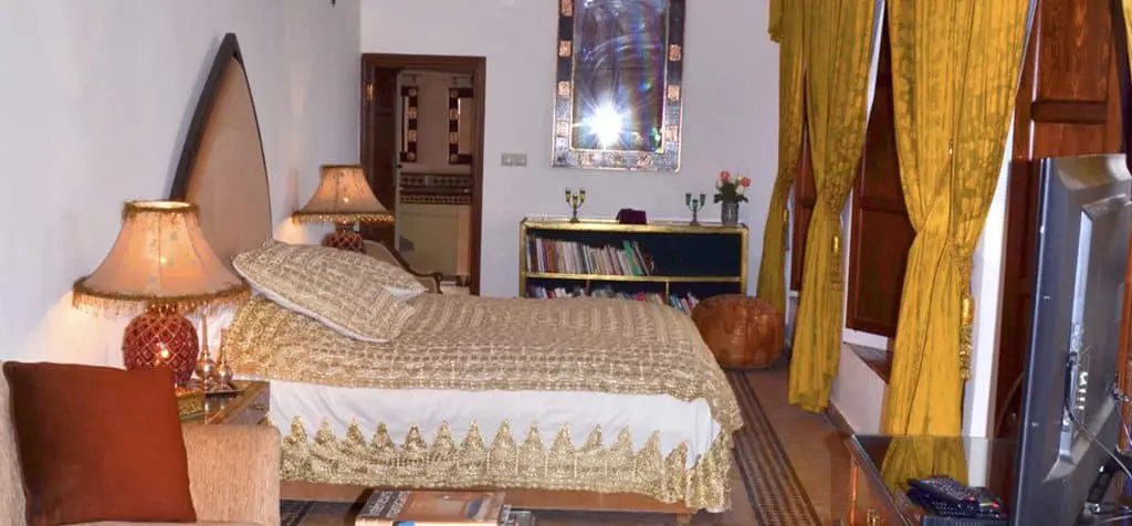 Riad_meyssanne_suite_Hafsa_1-1-1024x476